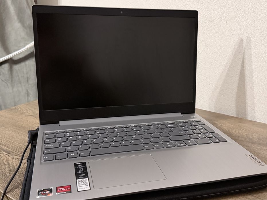 Vând laptop Lenovo