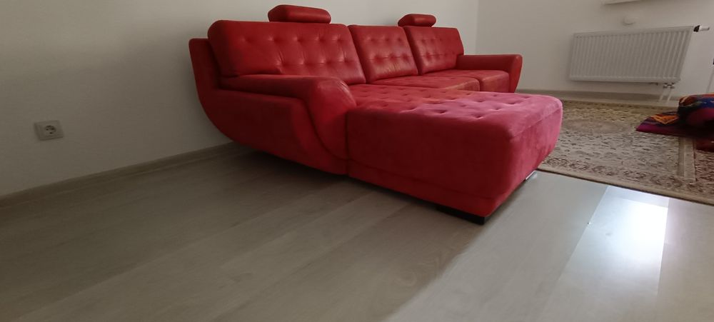 Продам диван красный