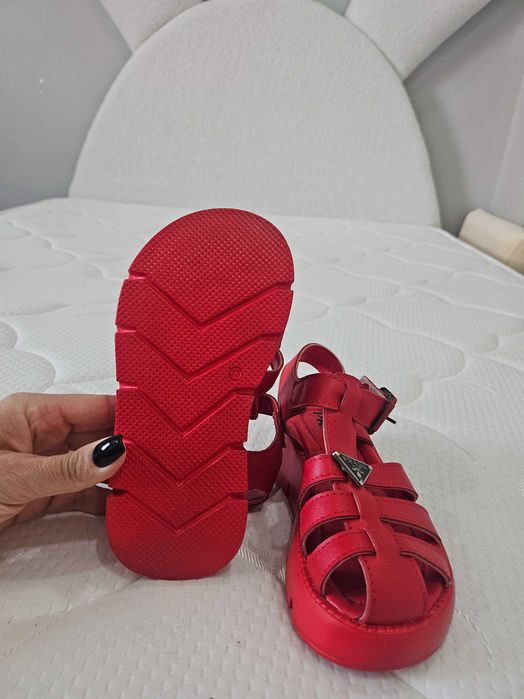 Сандали обувки страхотни