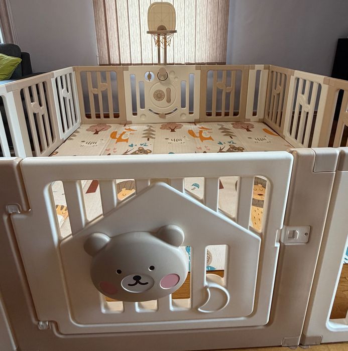 Бебешка ограда с баскетболен кош и табло с активности. Подарък килимче