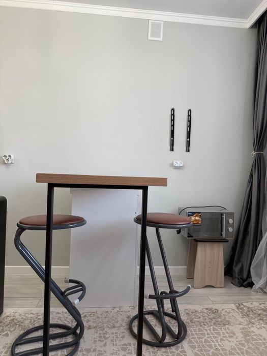 Продам барный столик