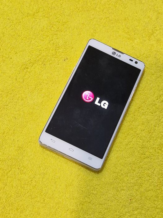 Telefon lg cu touchscreen cu încărcător