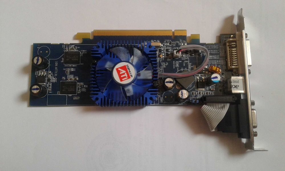 Продам новую видеокарту Acer Aspire E700 ATI Radeon X1650.