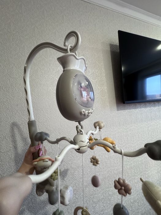 Продам мобиль на кроватку