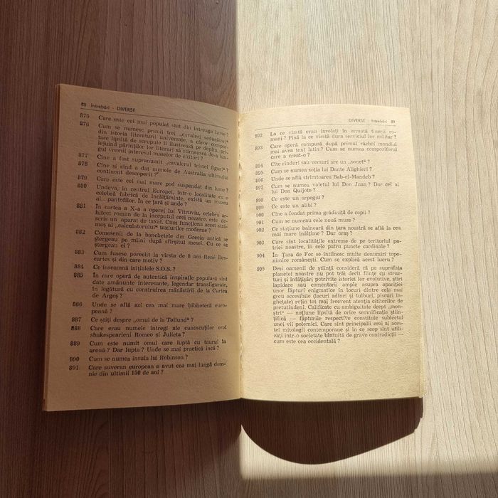 Carte INTREBARI si Raspunsuri - CINE STIE RASPUNDE - cultura generala