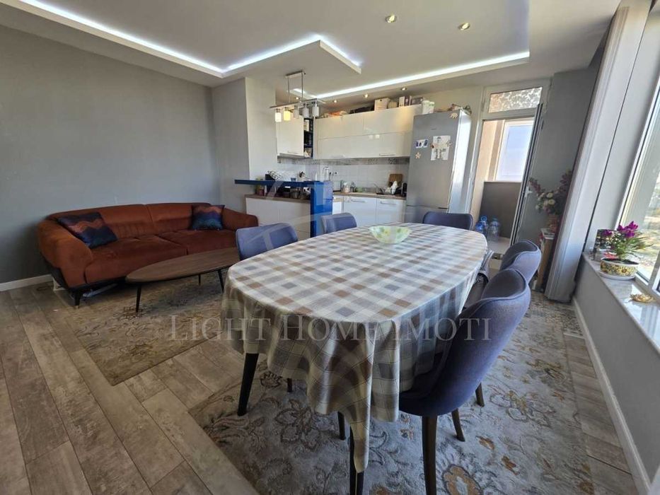 Продава се Тристаен апартамент в Пловдив, Тракия - 104 кв.м за 2000 €/кв.м - Снимка #1