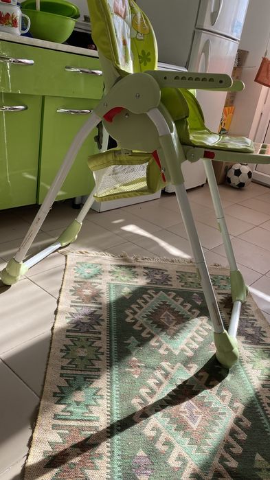 Продам столик для кормления