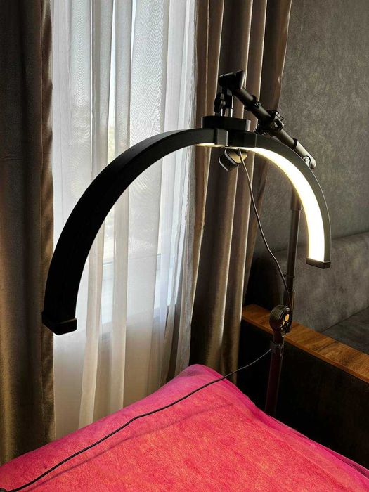 Кушетка и лампа продается для мастера красоты