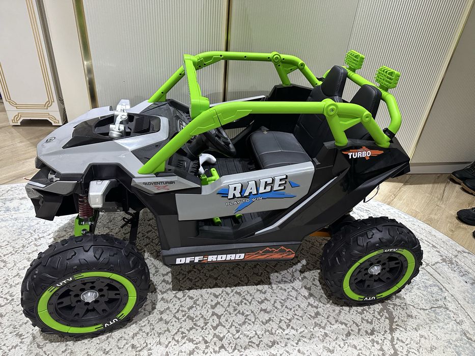 Детская машина на пульте