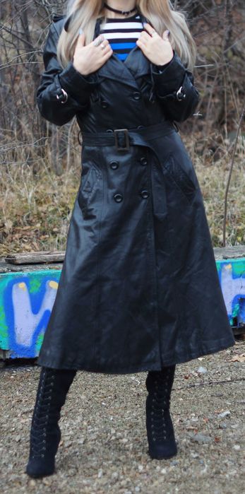 Черни кожени палта в отлично състояние, размер S - по 20 лв.