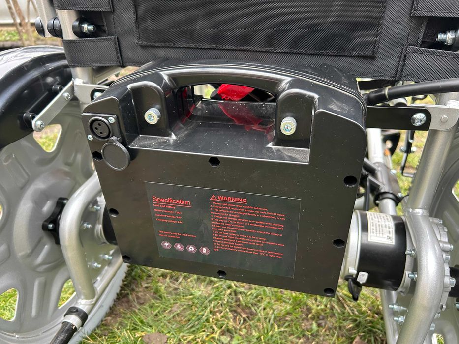 Vând cărucior electric pentru persoane cu dizabilități nefolosit