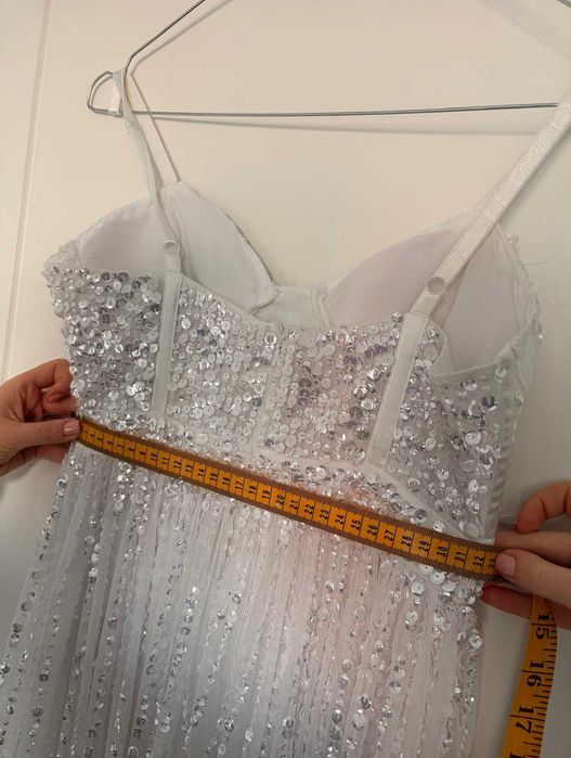 Vand rochia de mireasa Asos Bridal, marimea 34, curatata profesional