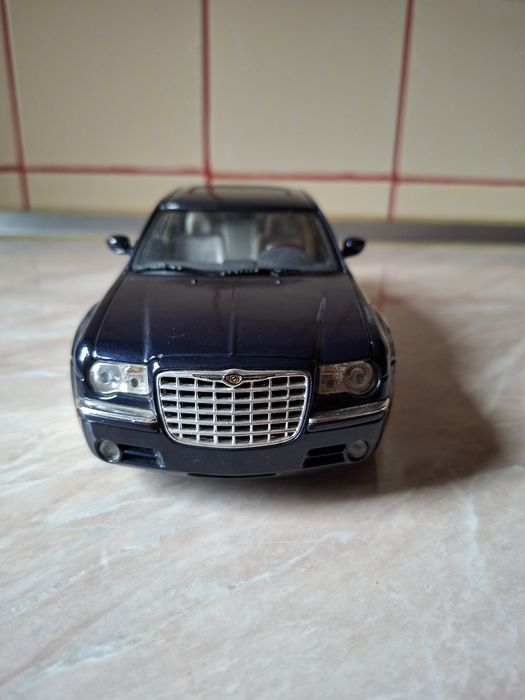 Chrysler 300 c scara 1:18