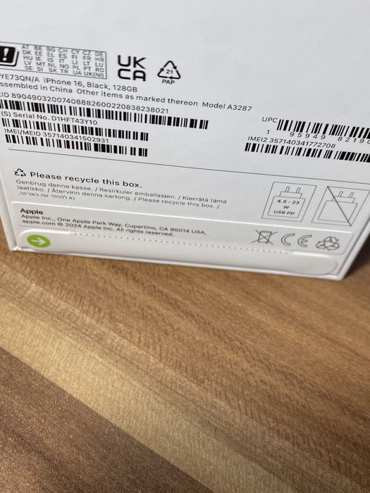 iPhone 16• 128 GB • Black