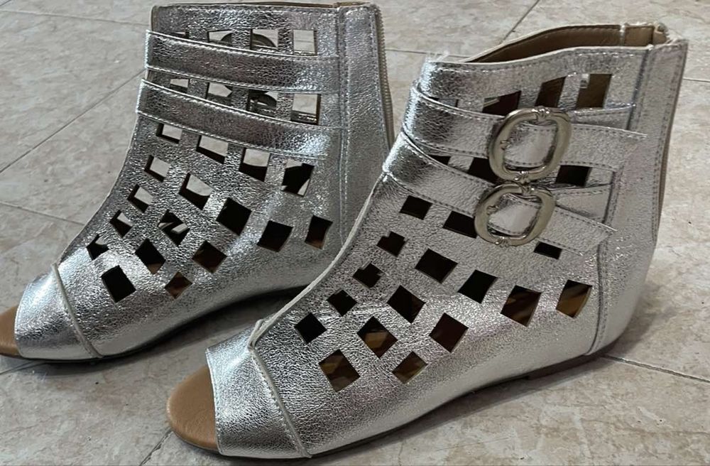 Сребристи Обувки Боти