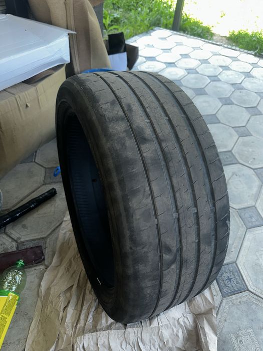 Шина одиночка 245/40/r19