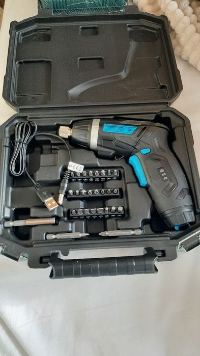 Комплект акумулаторна отверка