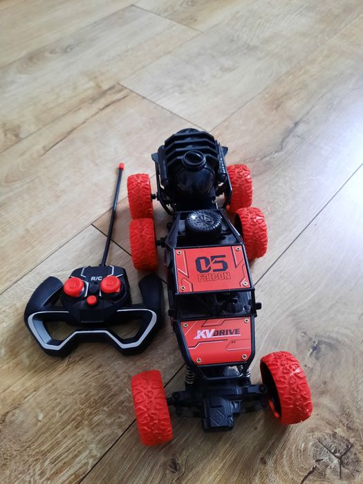 Mașinuța cu telecomanda.