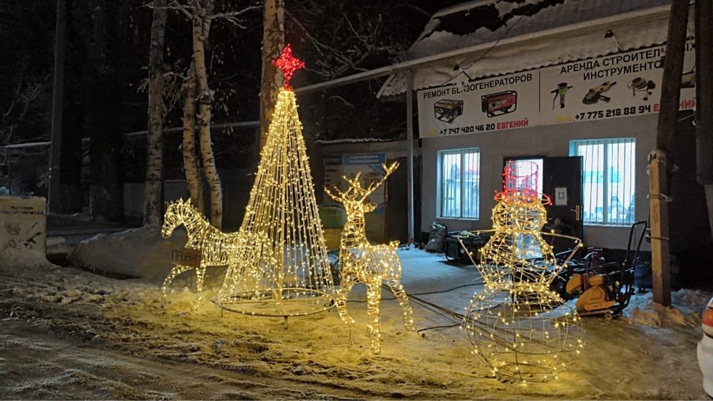Новогодние Олени , Елки и многое другое