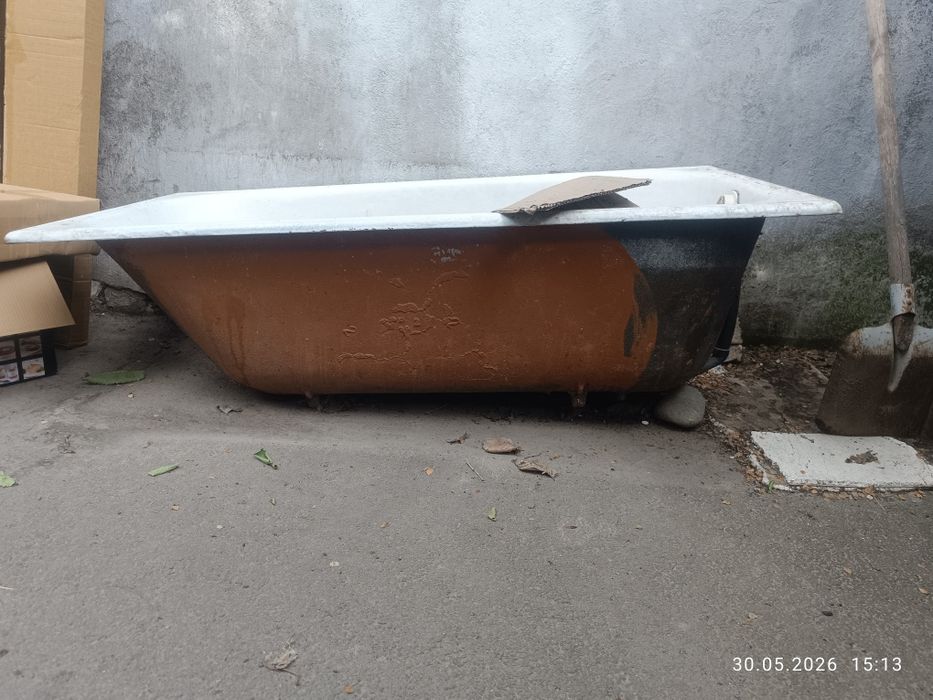Продам чугунную ванну недорого