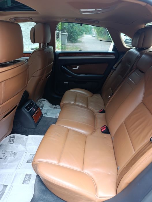 AUDI A8 QUATTRO V8  Full options.
