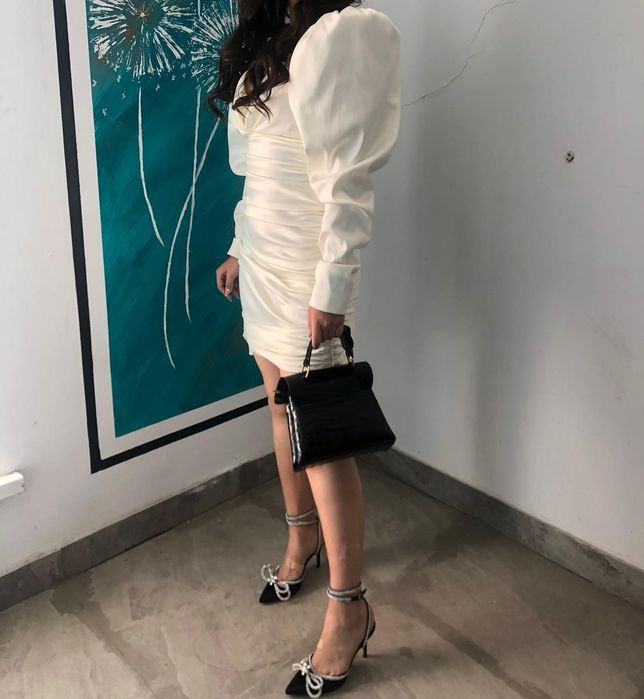 Платье из атласа