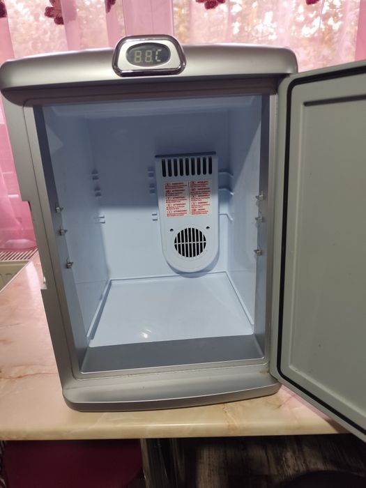 Frigider auto Laurina 12/220 v