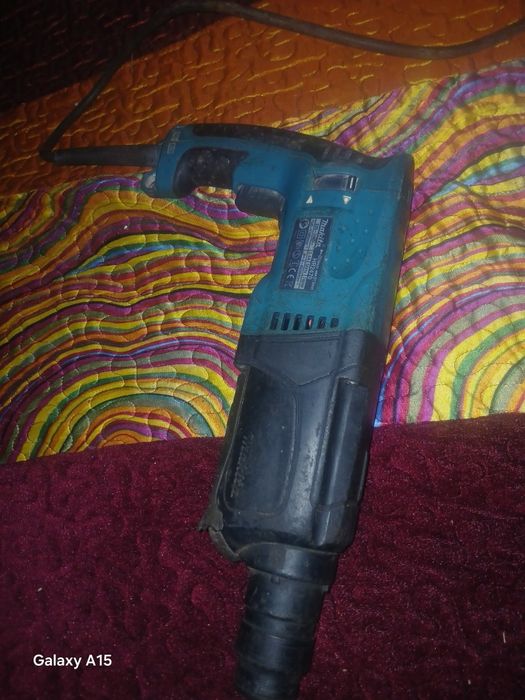 Vând - Rotopercutor Makita hr2470 -   flex Putere: 2000 W