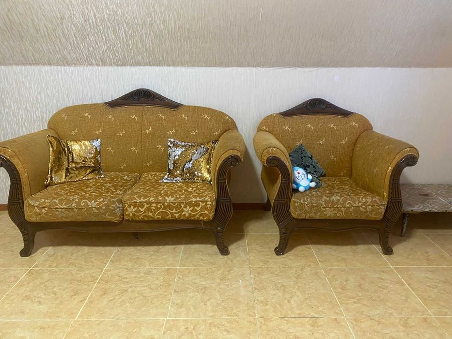 Продам мягкую мебель . Два набора