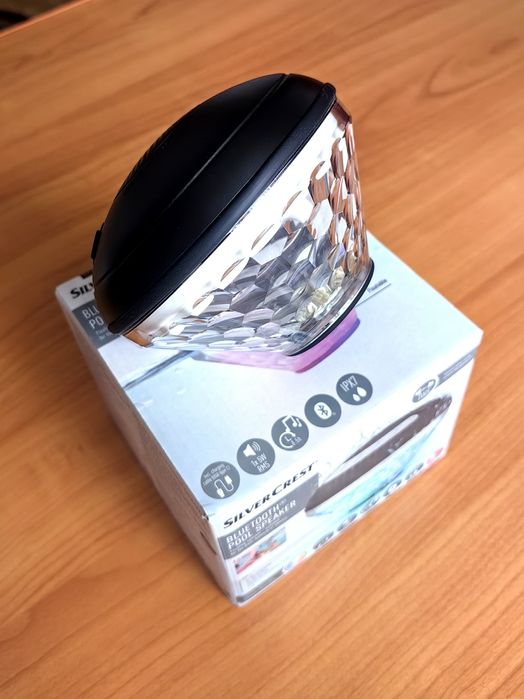 Boxa portabila waterproof de piscina cu joc de lumini SilverCrest
