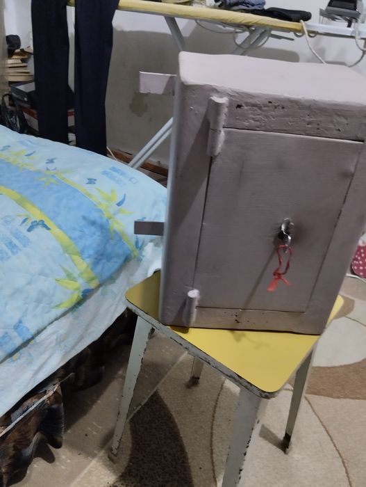 Сейф металлический