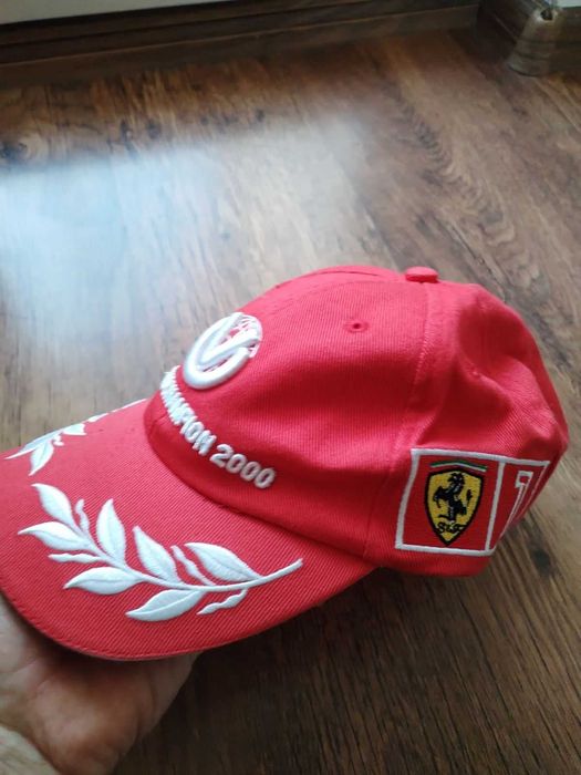 FERRARI F1 - страхота колекционерска шапка универсален размер