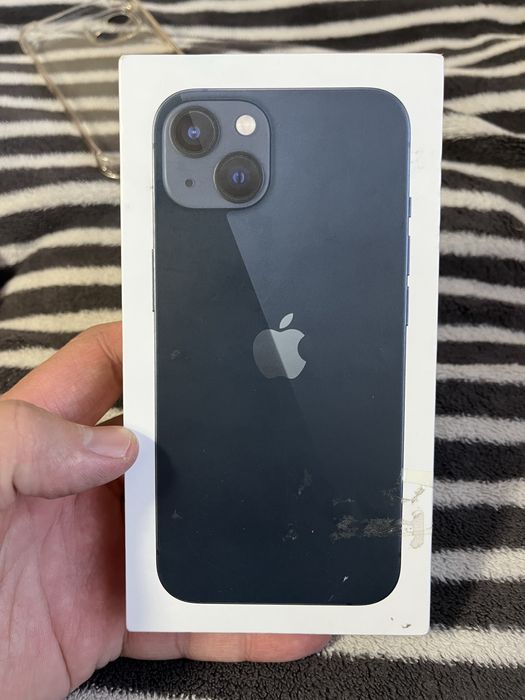 Продаю Айфон 13