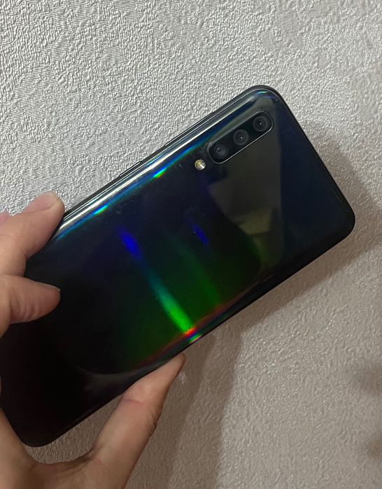 Продам телефон Samsung A50
