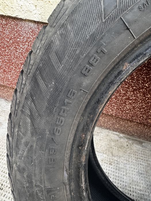 Vând 4 anvelope de iarnă 185/65 R15