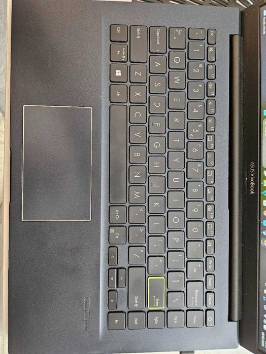 Лаптоп Asus VivoBook M412IA – EB370 • Отлично състояние