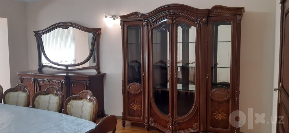 Стол и стулья мебель для гостиной Италия оригинал. Сделано в Италии.