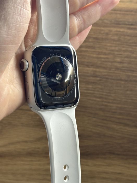 Продам Apple watch series 5 silver 44 mm