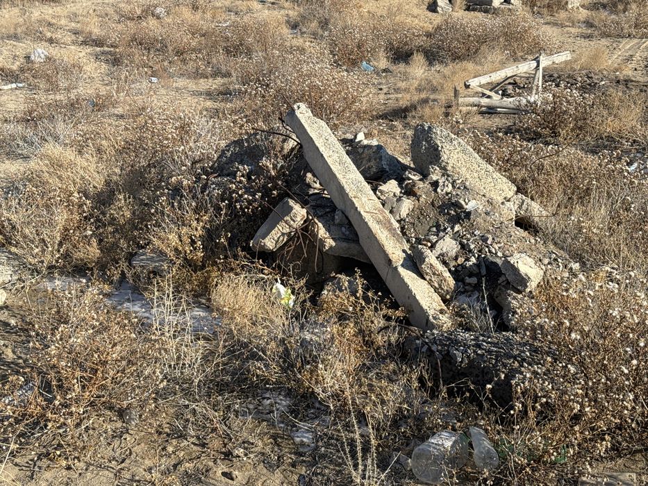 Байтерек 1. 10 соток жер сатылады.