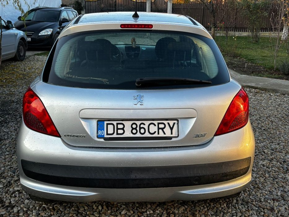 Vând Peugeot 207 1.4 HDi
