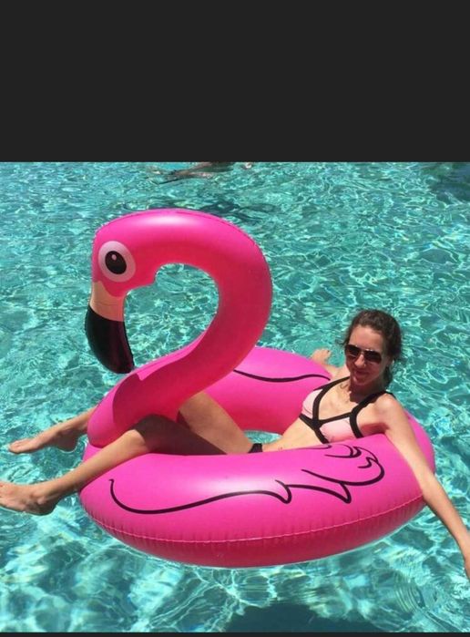 Vând colac  flamingo roz pentru plaja si saltea pentru apa