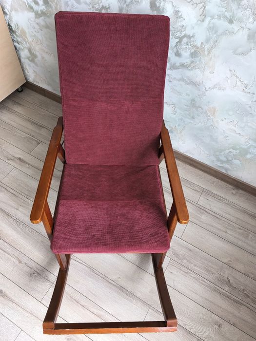 Кресло-качалка деревянная