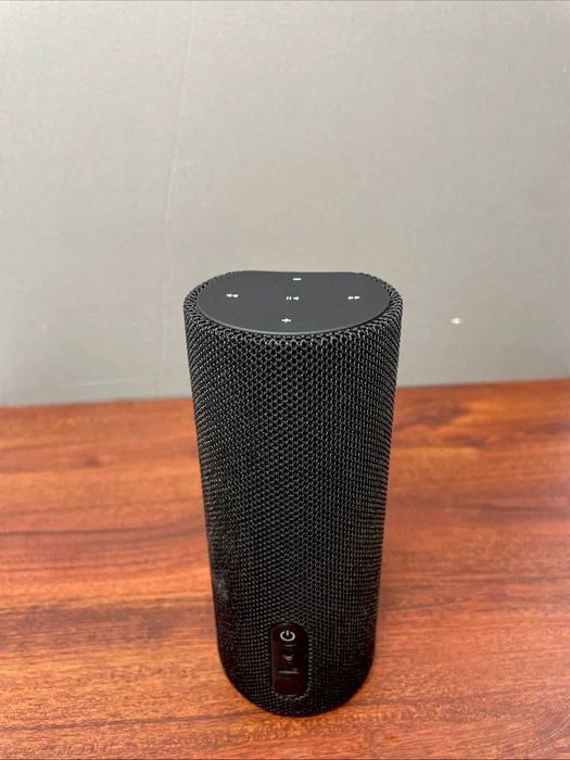 Amazon Echo (Alexa) умная колонка.