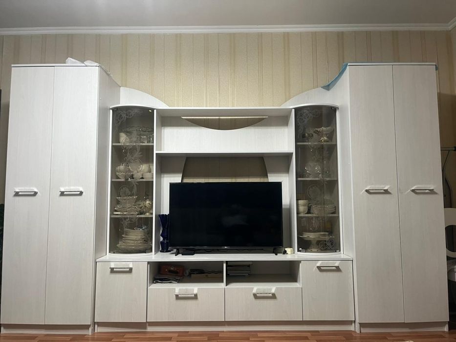 Срочно  продется стенка