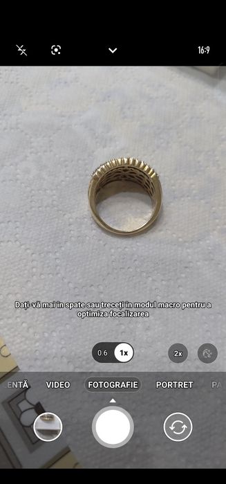 Vând inel superb de 18k cu 60 diamante este nou!Îl vând pt am nevoie b