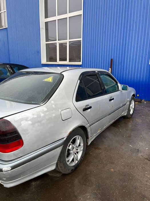 Мерс 180 в кузове 202