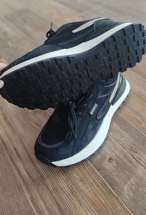 Продам новые кроссовки