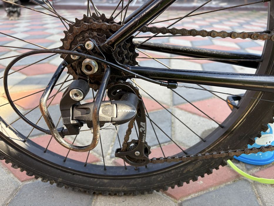 Bicicletă MTB B’Twin Rockrider 24” – stare bună, gata de plimbare