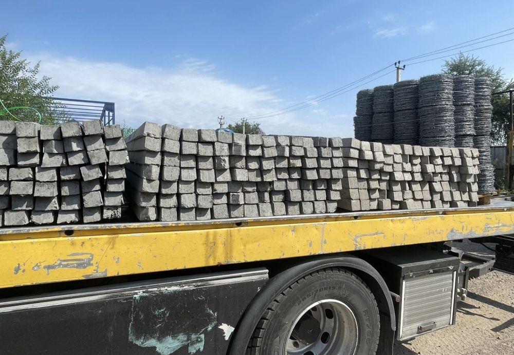 Столбы ограждения