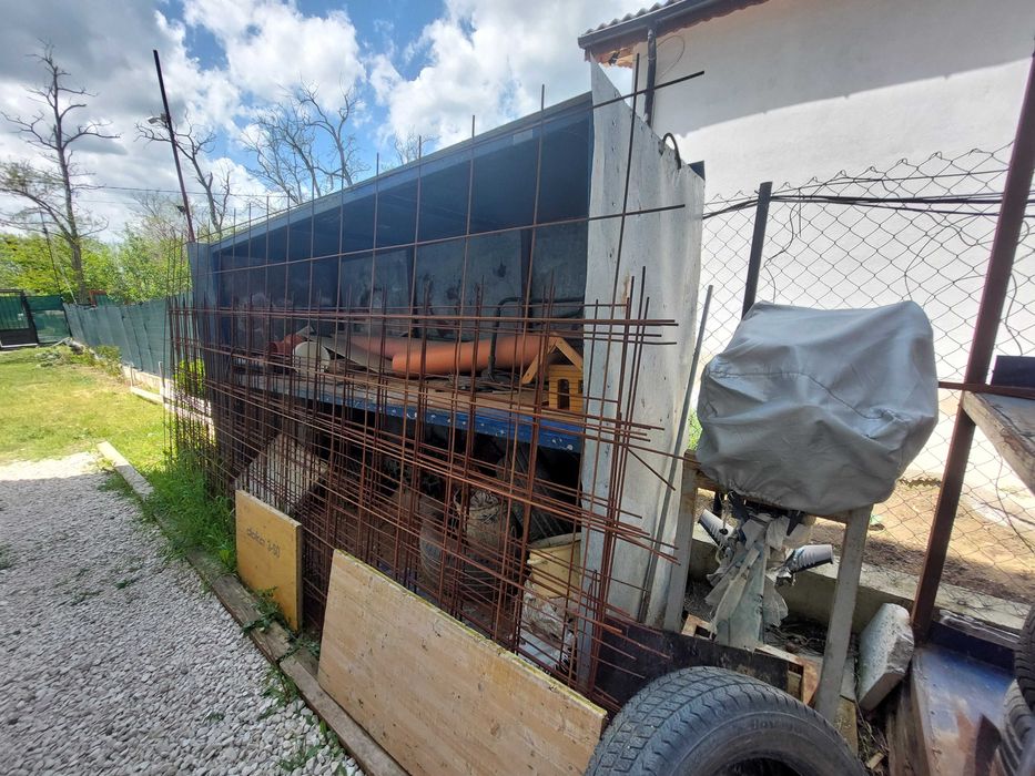 Продавам метални стелажи височина-180, дълбочина-92 , дължина 292